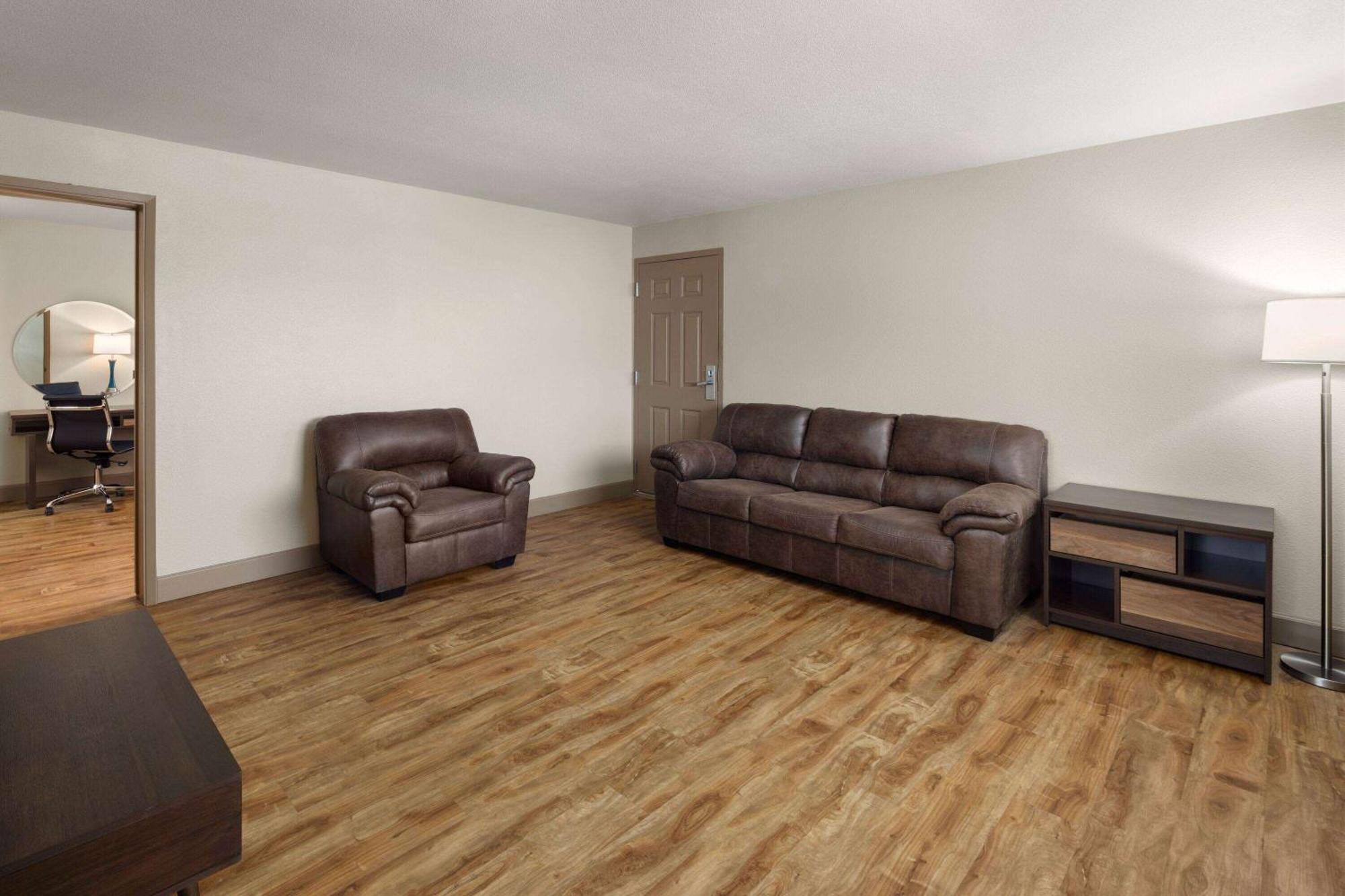 Super 8 By Wyndham Fallon Extérieur photo