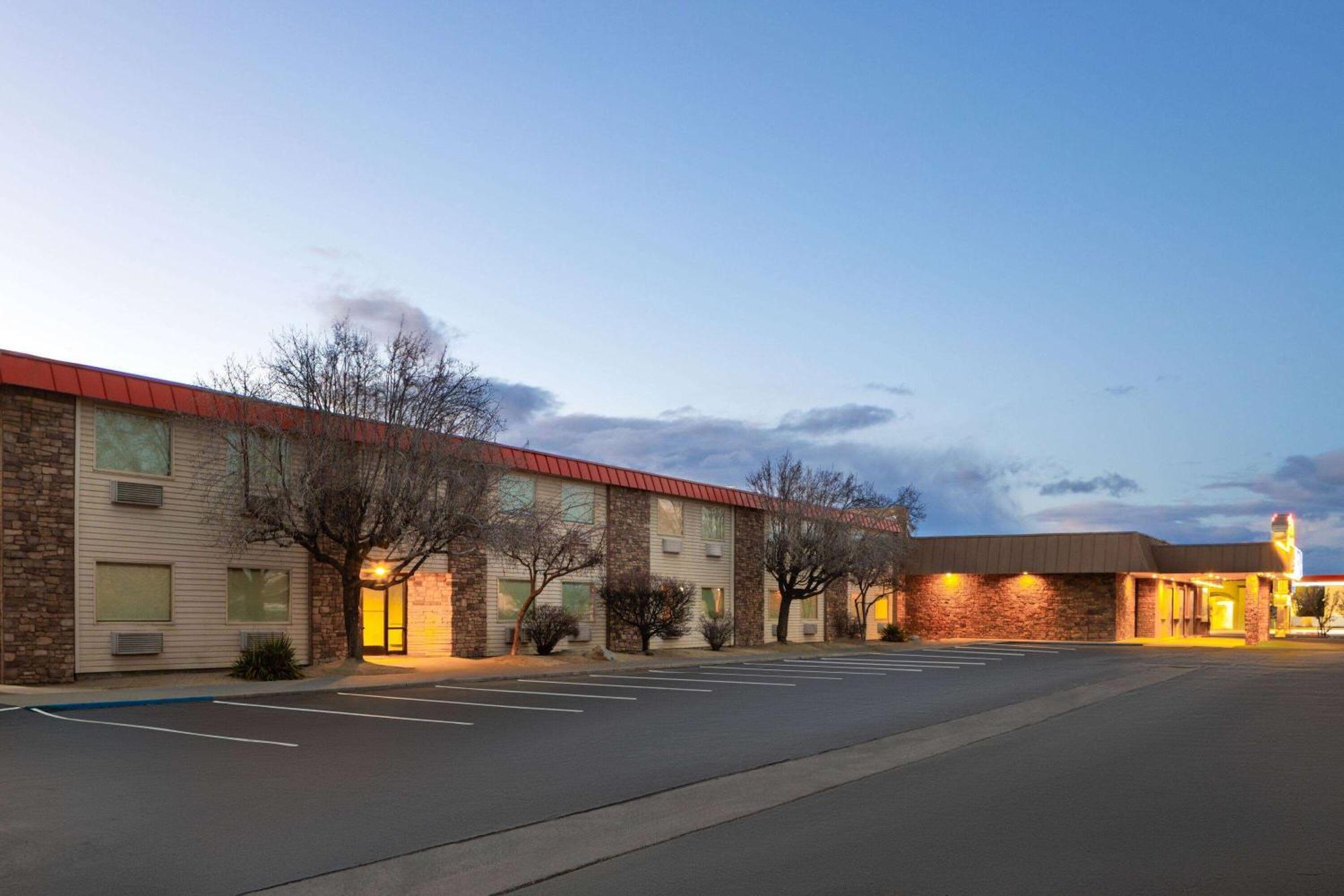 Super 8 By Wyndham Fallon Extérieur photo